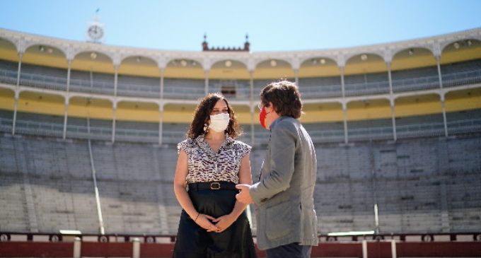 Díaz Ayuso defiende la tauromaquia y firma un protocolo con el Ayto. de Madrid para protegerla como patrimonio cultural