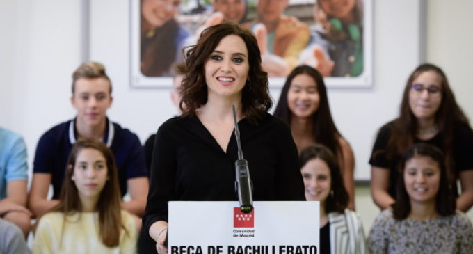 Díaz Ayuso defiende la igualdad de oportunidades en Educación con la entrega de los nuevos Cheques Bachillerato