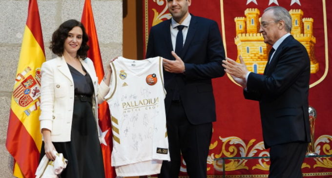 Díaz Ayuso felicita al Real Madrid de Baloncesto, flamante campeón de la Copa del Rey 2020