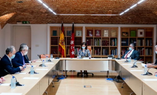 Díaz Ayuso mantiene una nueva reunión con expertos médicos para fortalecer la Sanidad madrileña tras el COVID-19