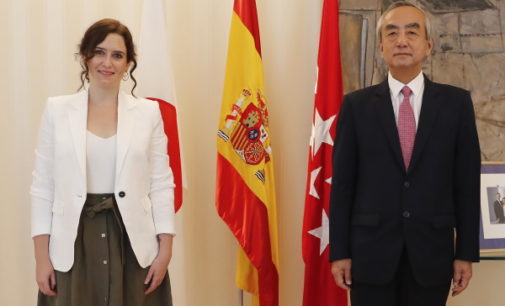 Díaz Ayuso retoma la colaboración institucional con las embajadas en un encuentro con Japón