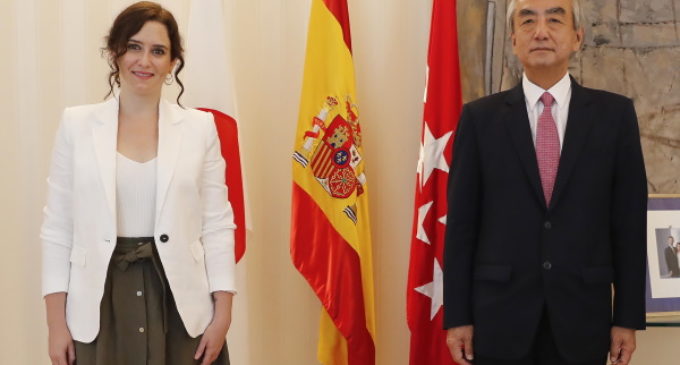 Díaz Ayuso retoma la colaboración institucional con las embajadas en un encuentro con Japón