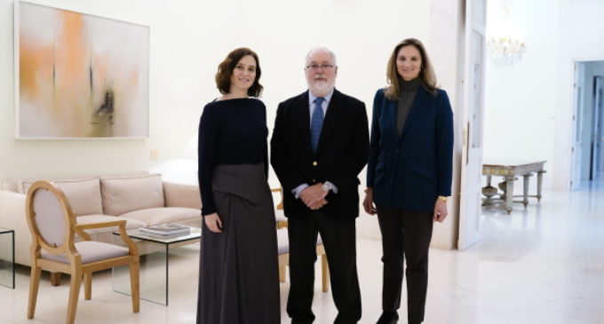 Díaz Ayuso se reúne con el ex comisario europeo de Energía y Clima, Arias Cañete