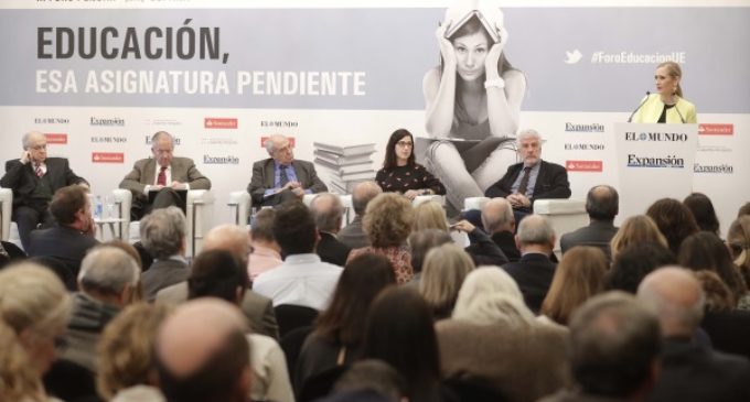 Cifuentes apuesta por el diálogo y el consenso para lograr una mejora educativa sólida y eficaz
