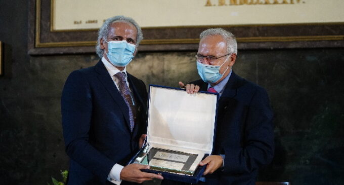 El Colegio de Médicos premia la gestión de la Comunidad de Madrid durante la pandemia por COVID-19