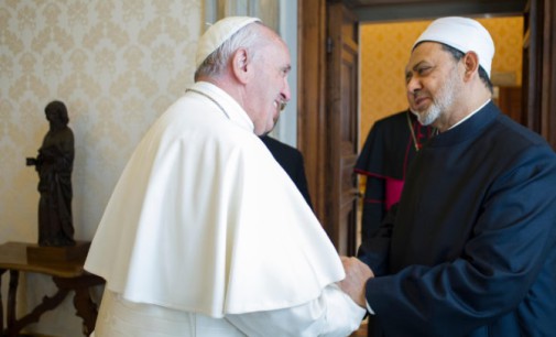 El Papa al Imán de Al Azhar: ‘El encuentro es el mensaje’