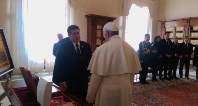 Francisco se reúne con el presidente de Paraguay