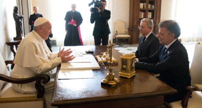 El presidente de Colombia al Papa en la audiencia: “Necesitamos su ayuda”