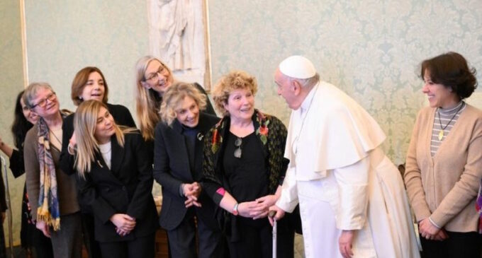 El Papa a «Mujeres, Iglesia, Mundo»: corazón, mente, manos, es el lenguaje de las mujeres