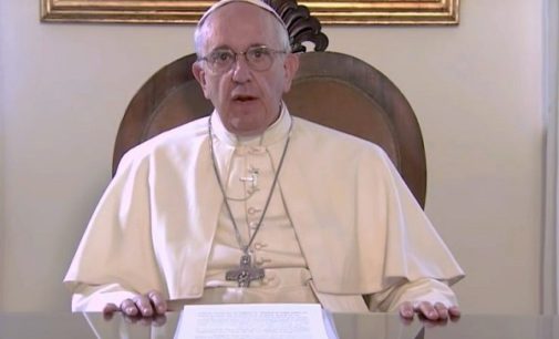 Francisco anuncia que no podrá ir a Argentina en 2017 y les invita a que se pongan “la patria al hombro”