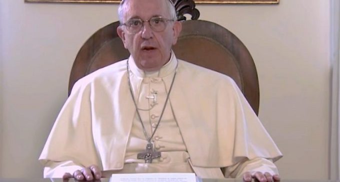 Francisco anuncia que no podrá ir a Argentina en 2017 y les invita a que se pongan “la patria al hombro”