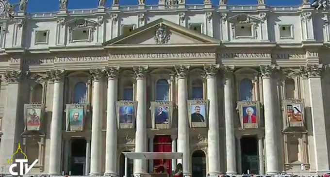 El Papa canoniza en la Plaza de San Pedro a 7 nuevos santos