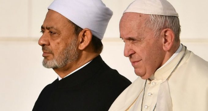 El Papa y el Gran Imán de Al-Azhar sellan un pacto por la fraternidad y la unidad de toda «la familia humana»