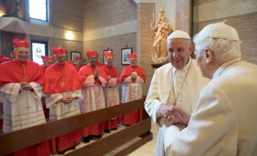 Padre Lombardi: Francisco siente el apoyo de su predecesor Benedicto XVI