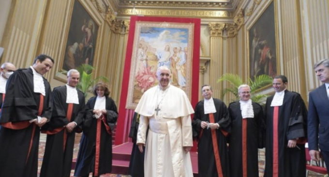 El Papa: Por una lucha más eficaz contra los delitos financieros