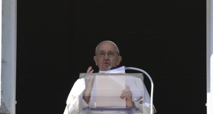 El Papa: «¡Que se detenga a los traficantes de seres humanos!»