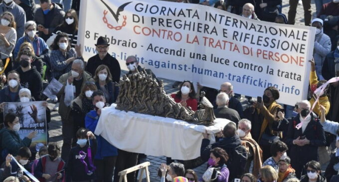 El Papa: Trata de personas y mutilación genital, lacras de la humanidad