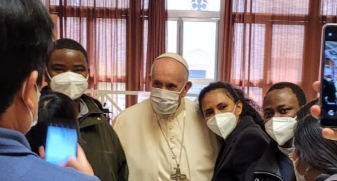 El Papa: quien no reconoce a los pobres traiciona a Jesús. No sólo limosna, sino justicia