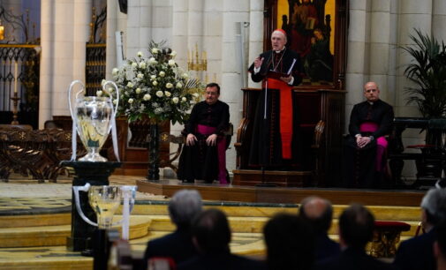 El Real Madrid ofrece la Liga y la Champions a la Virgen de la Almudena