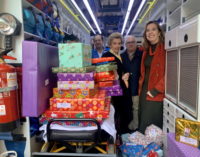 El SUMMA 112 entrega un centenar de juguetes para niños tutelados en hogares de la asociación Nuevo Futuro