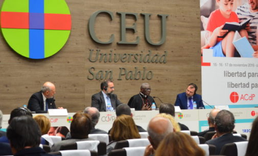 El cardenal Sarah reivindica la educación como prevención ante los problemas sociales