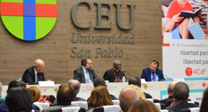 El cardenal Sarah reivindica la educación como prevención ante los problemas sociales