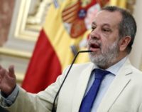Francisco Fernández Marugán, defensor del Pueblo: «Muchas veces son las ONG las que nos dan traslado de sus quejas»