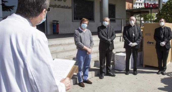 El nuncio y el cardenal Osoro entregan a la Orden Hospitalaria de San Juan de Dios los respiradores donados por el Papa