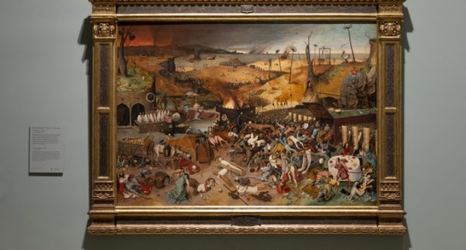 En la sala 55 A del edificio Villanueva, el Museo del Prado expone «El triunfo de la Muerte» de Bruegel tras su restauración