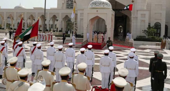 Los Emiratos Árabes Unidos acogen al Papa con los máximos honores en su «Año de la Tolerancia»