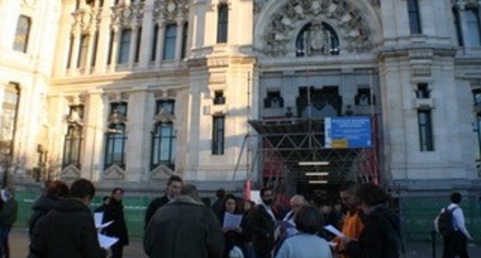 Enraizados canta Villancicos ante el Ayto.de Madrid para recordar a Carmena el verdadero sentido de la Navidad