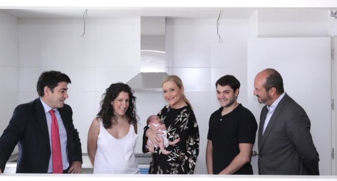 Cifuentes entrega 140 nuevas viviendas públicas construidas por la Comunidad de Madrid en Alcorcón