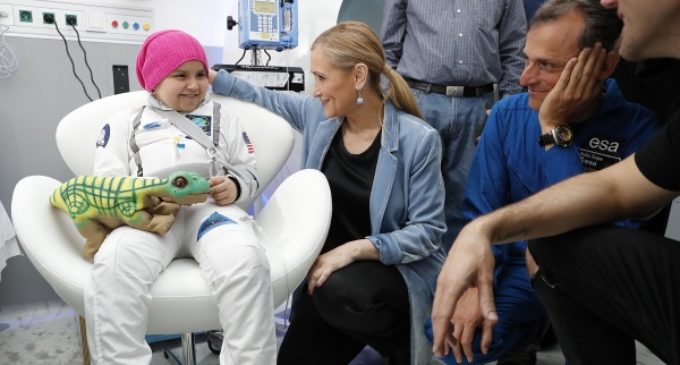 Cifuentes inaugura la “Estación Lunar” de la planta de Oncología Pediátrica del Hospital Gregorio Marañón
