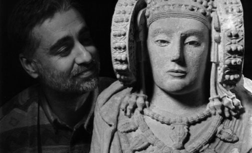 Sobrini asiste a la inauguración de la exposición ‘José Latova. Cuarenta años de fotografía arqueológica española’