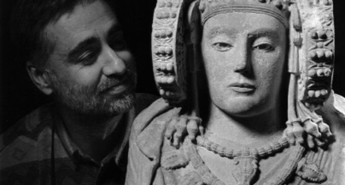 Sobrini asiste a la inauguración de la exposición ‘José Latova. Cuarenta años de fotografía arqueológica española’