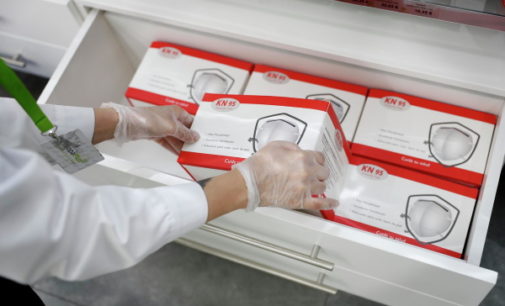La Comunidad de Madrid recibe el tercer avión en apenas 24 horas con material sanitario para el COVID-19