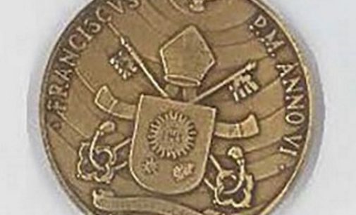 6º aniversario del pontificado de Francisco: El Vaticano estrena una medalla