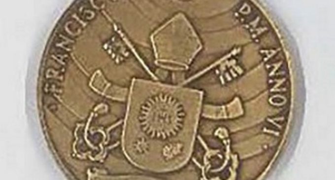 6º aniversario del pontificado de Francisco: El Vaticano estrena una medalla