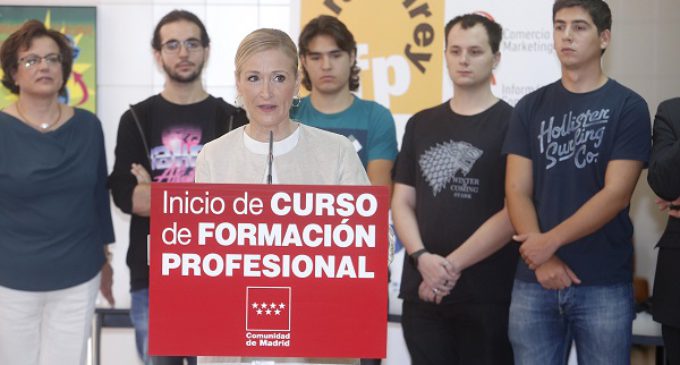 Cristina Cifuentes inaugura el primer curso de Formación Profesional con enseñanza bilingüe
