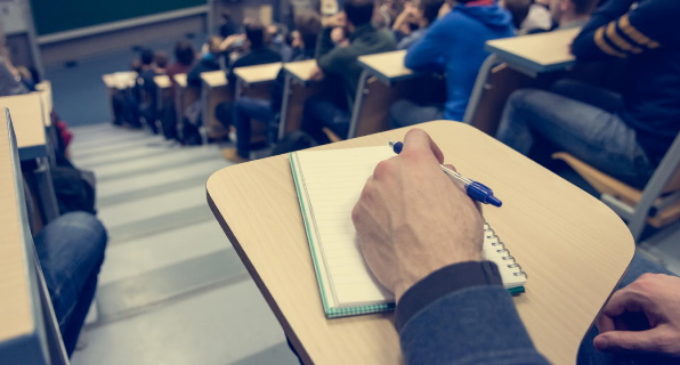 La Comunidad facilita que los alumnos de Bachillerato con dificultades socioeconómicas sigan sus estudios