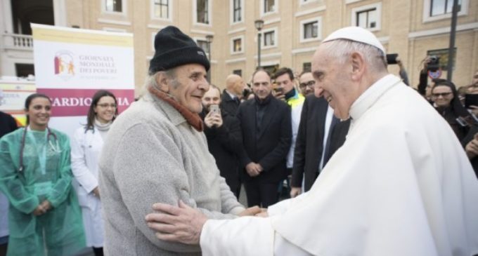 Jornada de los pobres: Visita sorpresa del Papa al centro de solidaridad