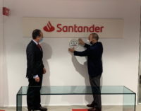 La Comunidad entrega el sello Garantía Madrid al Banco Santander por sus buenas prácticas frente al COVID-19