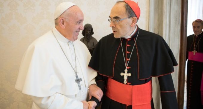 Francia: El Cardenal Barbarin es recibido por el Papa Francisco