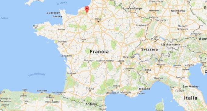 Francia: dos hombres armados entran en una iglesia y asesinan a un sacerdote