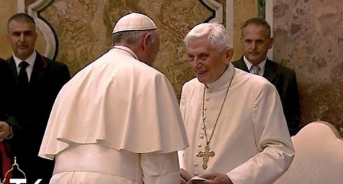 Benedicto XVI: La Santa Sede desmiente los rumores de una enfermedad degenerativa