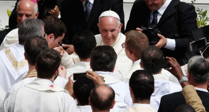 Francisco: «El sacerdocio no es lugar para las personas con tendencias homosexuales arraigadas»