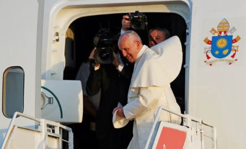 Francisco, ya en Roma, «con el corazón rejuvenecido» y «contagiado de la fe y la esperanza de los jóvenes»