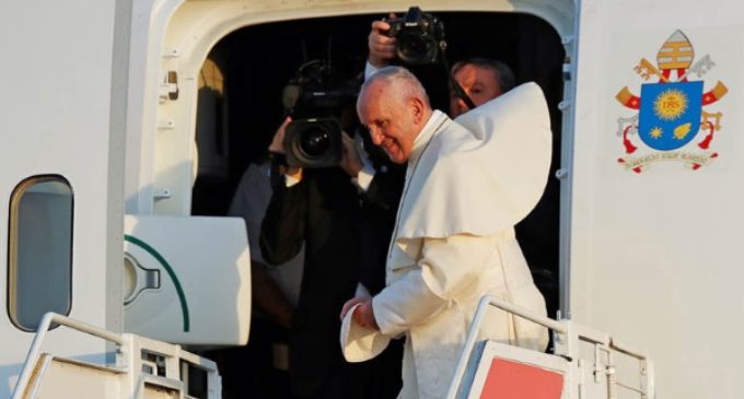 Francisco, ya en Roma, «con el corazón rejuvenecido» y «contagiado de la fe y la esperanza de los jóvenes»