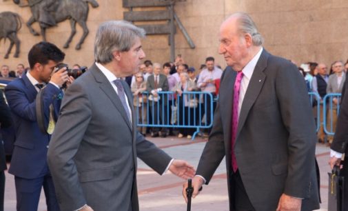 Garrido asiste a la corrida de la Beneficencia celebrada en la plaza de toros de Las Ventas, presidida por S.M. el Rey Don Juan Carlos