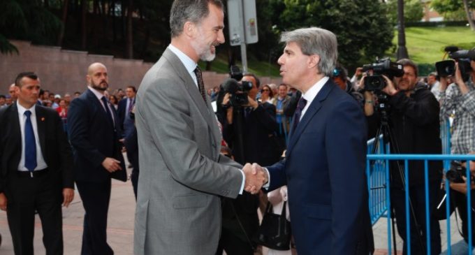 Garrido asiste a la corrida de la Prensa presidida por S.M. el Rey Felipe VI en la plaza de toros de Las Ventas